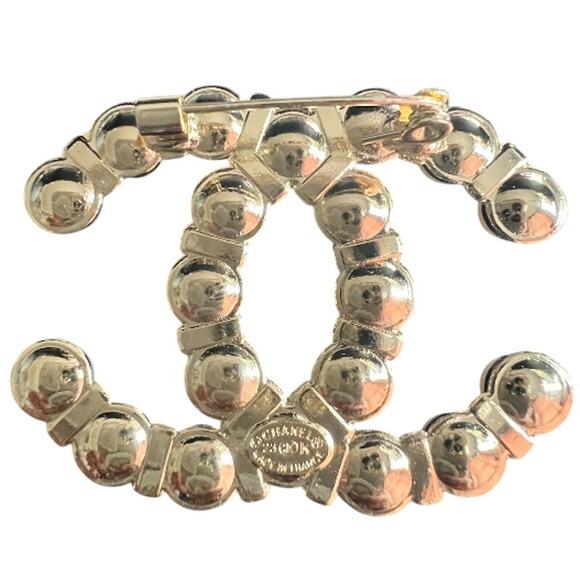 CHANEL Gold Pearl and Crystal Interlocking CC Brooch Fall/Winter 2023 (CCXX019) - Picture 4 of 4